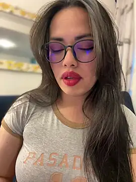 Snapshot of andra_rose chatting on March 17, 11:11 pm andra rose online show from March 17, 11:11 pm