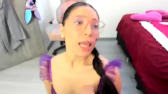 Snapshot of Spit_queen chatting on February 6, 5:09 pm Spit queen online show from February 6, 5:09 pm