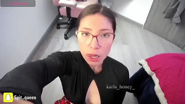 Snapshot of Spit_queen chatting on March 20, 6:42 pm Spit queen online show from March 20, 6:42 pm