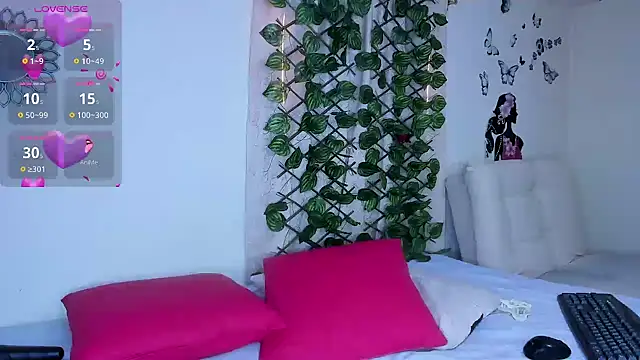 Juli Castillo8 online show from September 25, 1:48 pm