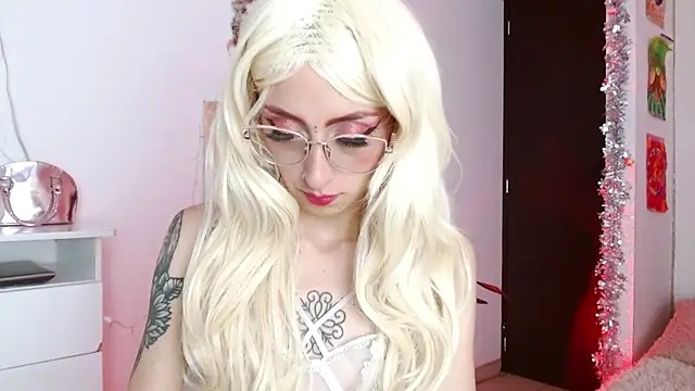 alisseallie online show from December 10, 4:34 am