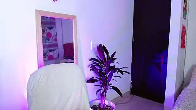 alisseallie online show from March 16, 11:25 pm