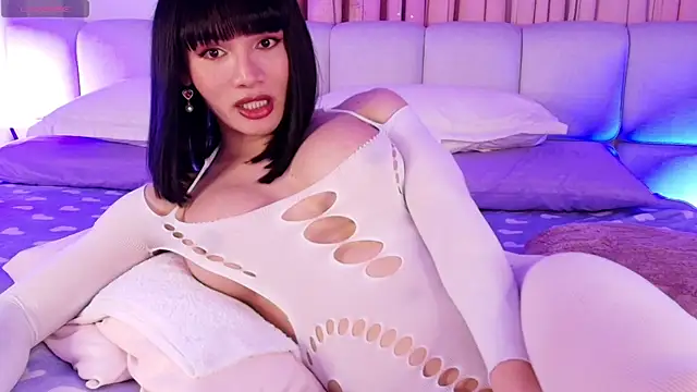 Snapshot of sweetieluna01 chatting on September 27, 7:52 pm sweetieluna01 online show from September 27, 7:52 pm