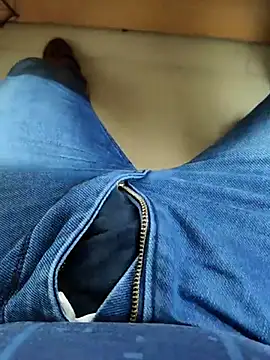 Snapshot of adicma123 chatting on March 7, 8:23 am adicma123 online show from March 7, 8:23 am