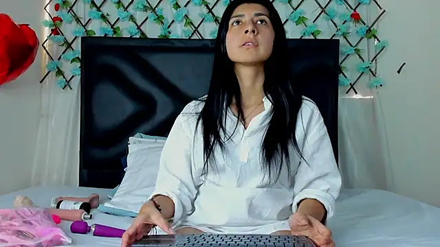 EmmaWilliamss online show from February 23, 6:01 pm