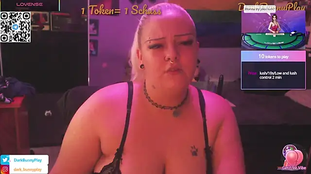 Snapshot of DarkBunnyPlay chatting on November 13, 8:35 am DarkBunnyPlay online show from November 13, 8:35 am