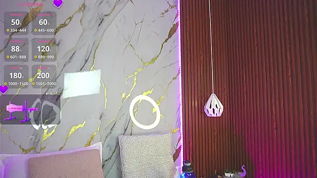 Snapshot of haylie_ chatting on December 3, 7:10 am haylie online show from December 3, 7:10 am