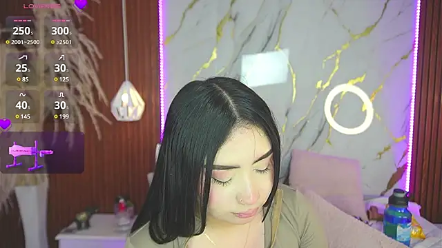 Snapshot of haylie_ chatting on December 6, 6:48 am haylie online show from December 6, 6:48 am