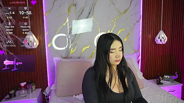 Snapshot of haylie_ chatting on December 14, 3:07 am haylie online show from December 14, 3:07 am