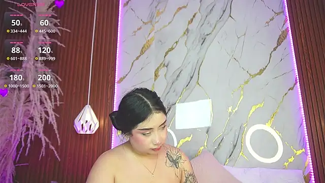 Snapshot of haylie_ chatting on January 19, 2:25 am haylie online show from January 19, 2:25 am