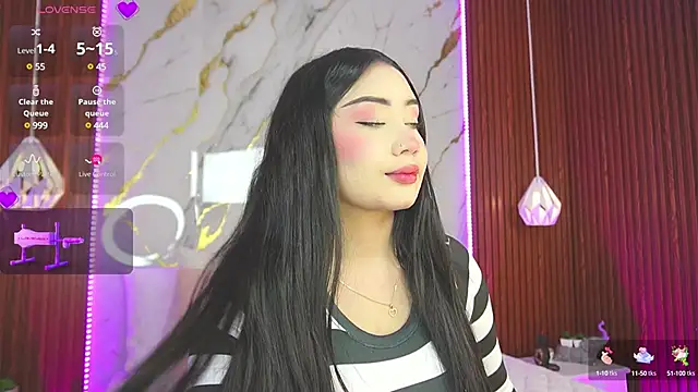 Snapshot of haylie_ chatting on February 1, 1:23 am haylie online show from February 1, 1:23 am