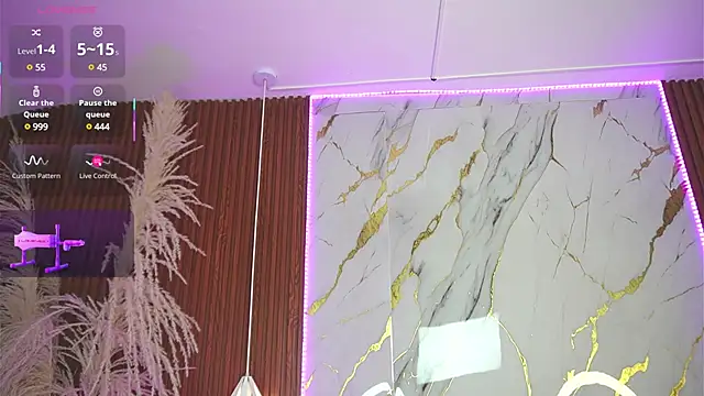 Snapshot of haylie_ chatting on February 16, 5:59 am haylie online show from February 16, 5:59 am