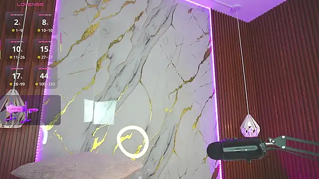 Snapshot of haylie_ chatting on March 8, 9:40 pm haylie online show from March 8, 9:40 pm