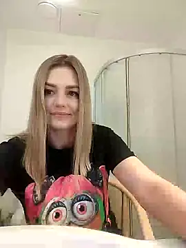 Snapshot of KrissSexi chatting on February 13, 10:33 pm KrissSexi online show from February 13, 10:33 pm