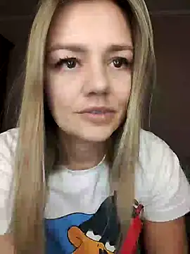 Snapshot of KrissSexi chatting on February 18, 2:59 pm KrissSexi online show from February 18, 2:59 pm