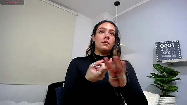 Snapshot of Bianca____ chatting on June 4, 11:22 pm Bianca online show from June 4, 11:22 pm