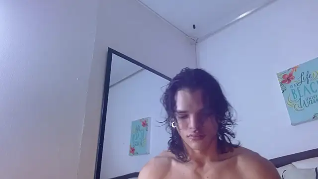 Snapshot of AlbertBernal69 chatting on October 3, 3:47 am AlbertBernal69 online show from October 3, 3:47 am