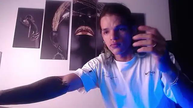 Snapshot of AlbertBernal69 chatting on November 5, 3:06 am AlbertBernal69 online show from November 5, 3:06 am