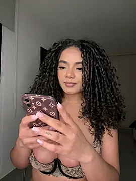 Mariecurl online show from June 16, 11:40 pm