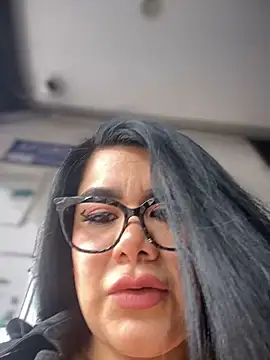 Insane Issa online show from January 25, 7:28 pm