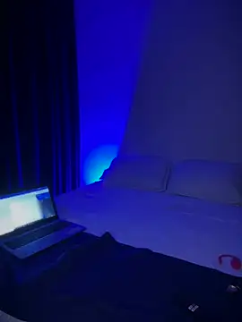 Insane Issa online show from March 9, 1:25 am