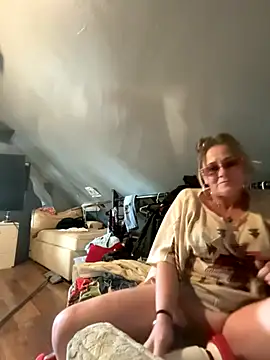 Snapshot of SummerBlueMoon chatting on November 11, 9:26 pm SummerBlueMoon online show from November 11, 9:26 pm