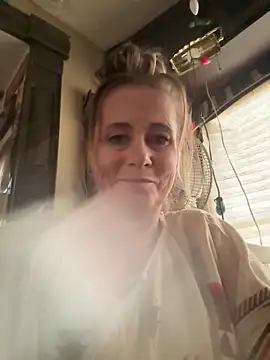 Snapshot of SummerBlueMoon chatting on December 14, 2:06 am SummerBlueMoon online show from December 14, 2:06 am