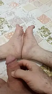 Snapshot of Hardapple01 chatting on December 24, 12:44 am Hardapple01 online show from December 24, 12:44 am