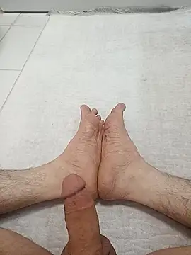 Snapshot of Hardapple01 chatting on March 13, 11:05 pm Hardapple01 online show from March 13, 11:05 pm