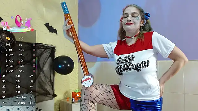 Snapshot of Esmeralda_oikos chatting on October 31, 4:02 am Esmeralda oikos online show from October 31, 4:02 am