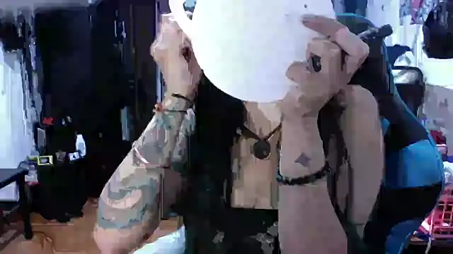 AngelaQueen  online show from December 16, 4:45 pm