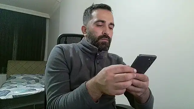 Snapshot of tgltplsr chatting on March 9, 10:30 pm tgltplsr online show from March 9, 10:30 pm