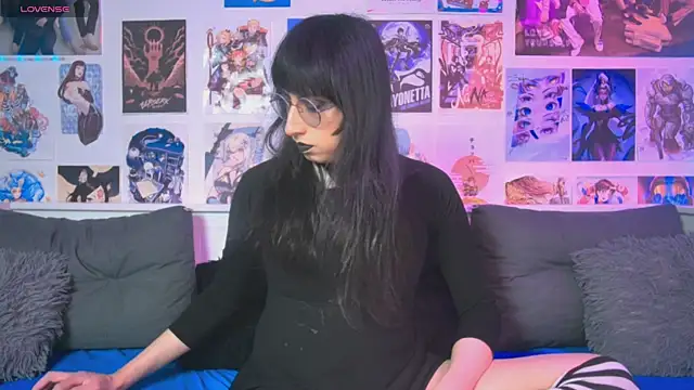 snowblack  online show from November 1, 4:53 pm