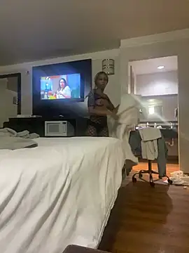 Snapshot of SlimBeenBadd1981 chatting on February 13, 7:10 pm SlimBeenBadd1981 online show from February 13, 7:10 pm