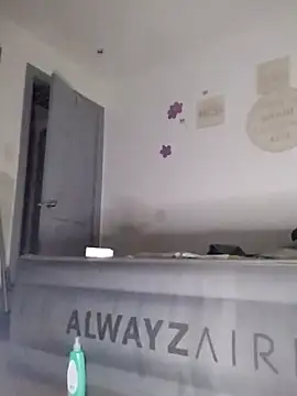 Snapshot of SlimBeenBadd1981 chatting on September 10, 12:27 pm SlimBeenBadd1981 online show from September 10, 12:27 pm