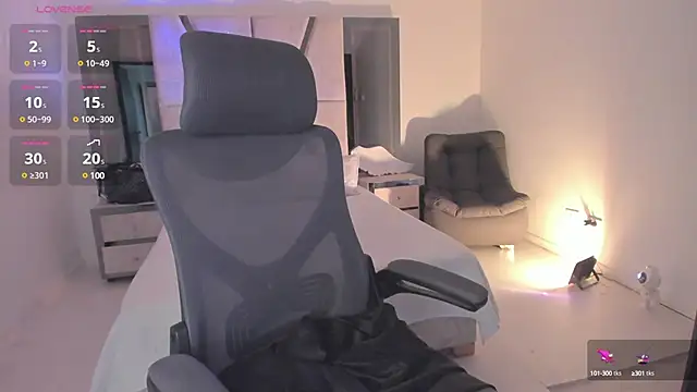 LunaBaker-1 online show from January 20, 9:22 pm