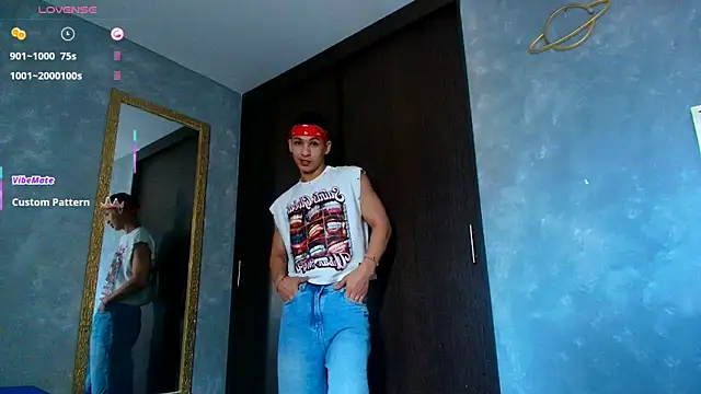 Snapshot of liuscast22 chatting on November 22, 1:10 pm liuscast22 online show from November 22, 1:10 pm