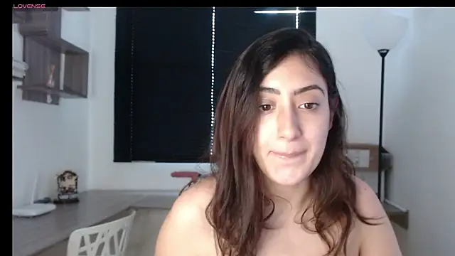 Snapshot of MIYESSI chatting on February 7, 7:27 pm MIYESSI online show from February 7, 7:27 pm