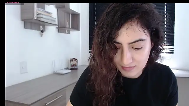 Snapshot of MIYESSI chatting on February 18, 3:43 pm MIYESSI online show from February 18, 3:43 pm