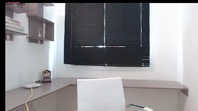 Snapshot of MIYESSI chatting on February 22, 7:47 pm MIYESSI online show from February 22, 7:47 pm