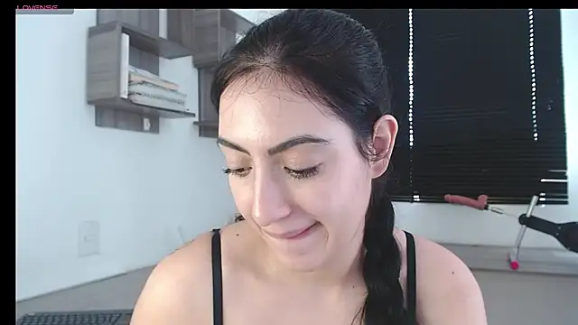 Snapshot of MIYESSI chatting on February 26, 8:11 pm MIYESSI online show from February 26, 8:11 pm