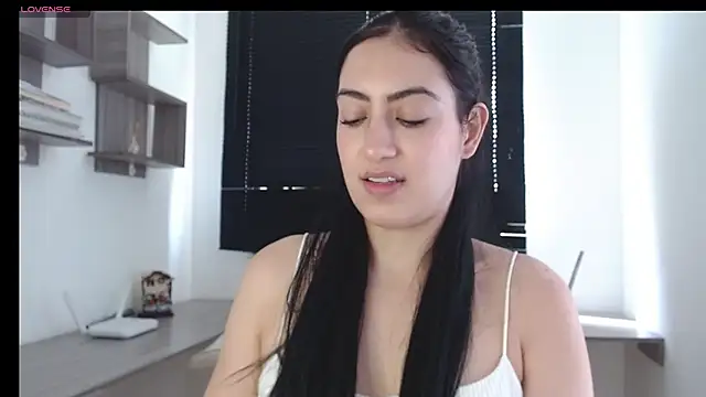 Snapshot of MIYESSI chatting on February 27, 3:37 pm MIYESSI online show from February 27, 3:37 pm