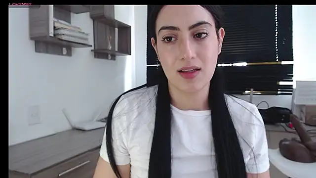 Snapshot of MIYESSI chatting on March 8, 7:42 pm MIYESSI online show from March 8, 7:42 pm