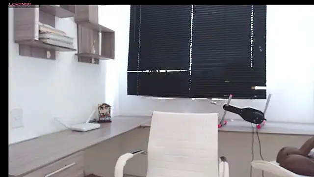 Snapshot of MIYESSI chatting on March 19, 6:23 pm MIYESSI online show from March 19, 6:23 pm