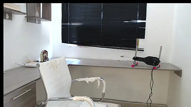 Snapshot of MIYESSI chatting on September 8, 4:39 pm MIYESSI online show from September 8, 4:39 pm