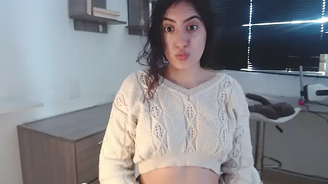 Snapshot of MIYESSI chatting on September 19, 3:02 pm MIYESSI online show from September 19, 3:02 pm