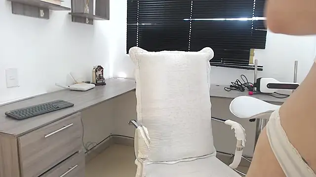 Snapshot of MIYESSI chatting on September 22, 6:43 pm MIYESSI online show from September 22, 6:43 pm