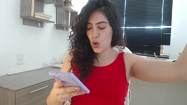 Snapshot of MIYESSI chatting on October 3, 5:54 pm MIYESSI online show from October 3, 5:54 pm