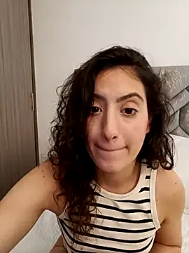 Snapshot of MIYESSI chatting on November 10, 5:12 pm MIYESSI online show from November 10, 5:12 pm