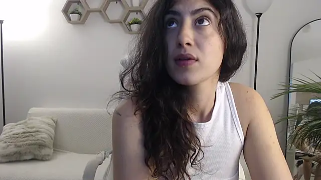 Snapshot of MIYESSI chatting on December 14, 12:49 am MIYESSI online show from December 14, 12:49 am